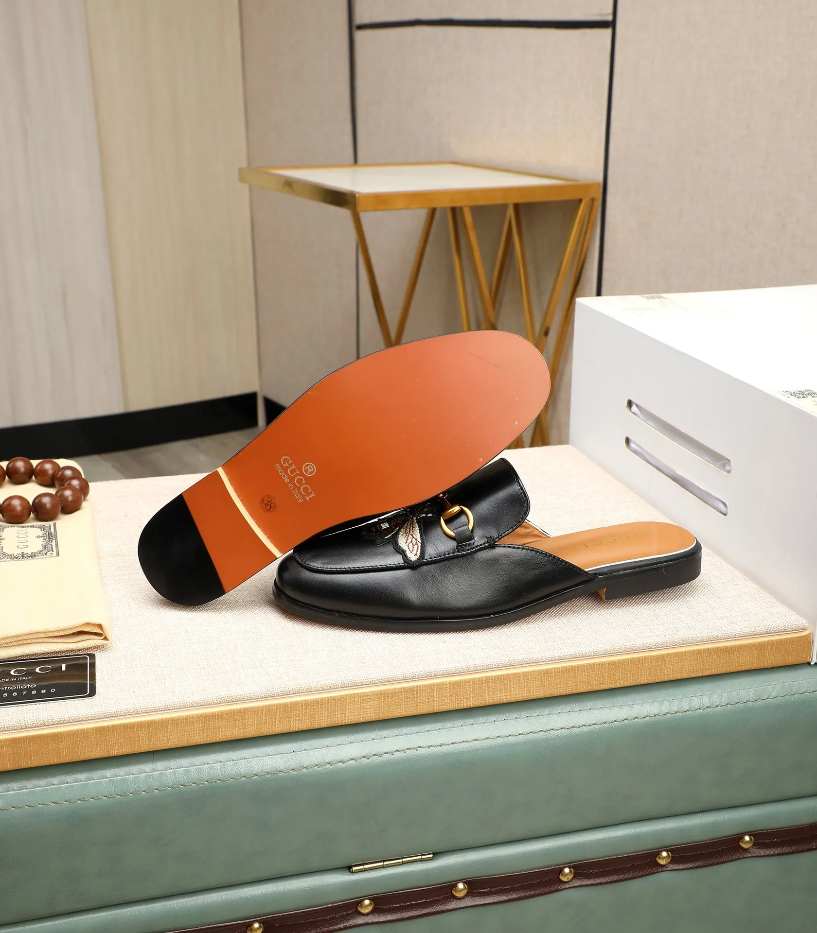 Men's clothing and shoes 💰380 (Gucci) The latest 🎁🎁 casual and fashionable men's shoes 👟 from the official website, hot style 💥 style is simple and elegant, exclusive for trendy men. Unique official website latest brand double G elements 👑 original Gucci decoration, fashionable and generous, original material original calfskin, ✅ fully imported first-layer pigskin lining, official website designated wear-resistant, lightweight original rubber casual outsole, counter classic model taken in kind, 38-44 black and white optional